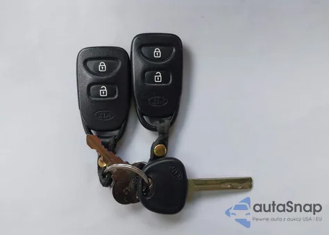 2011 Kia Sorento Lx z USA, uszkodzony, nr VIN 5XYKTDA18BG003708